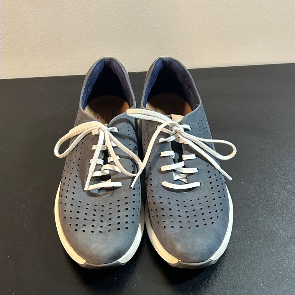 Clarks Men's Gray‎ Sneakers with White Accents